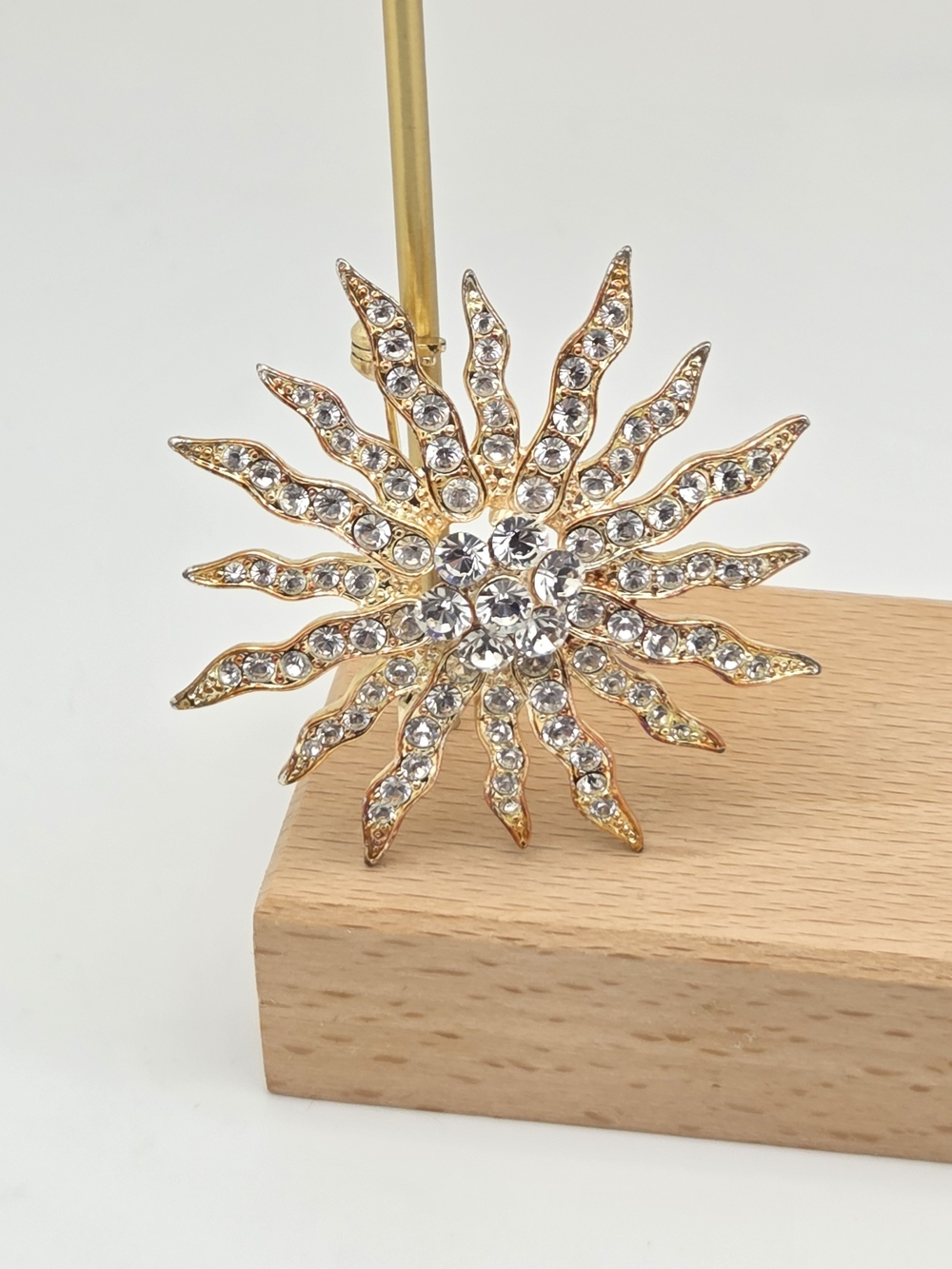 Vintage Gold Tone Rhinestone Sunburst Starburst Brooch Pin 2"